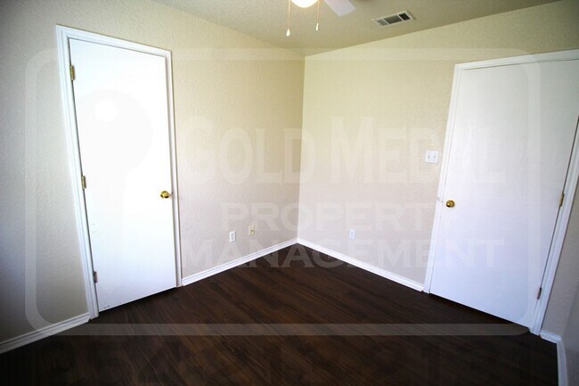 Building Photo - 2701 Alma Dr