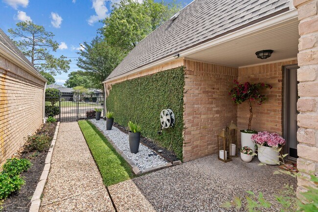 Building Photo - 40 Wellington Ct