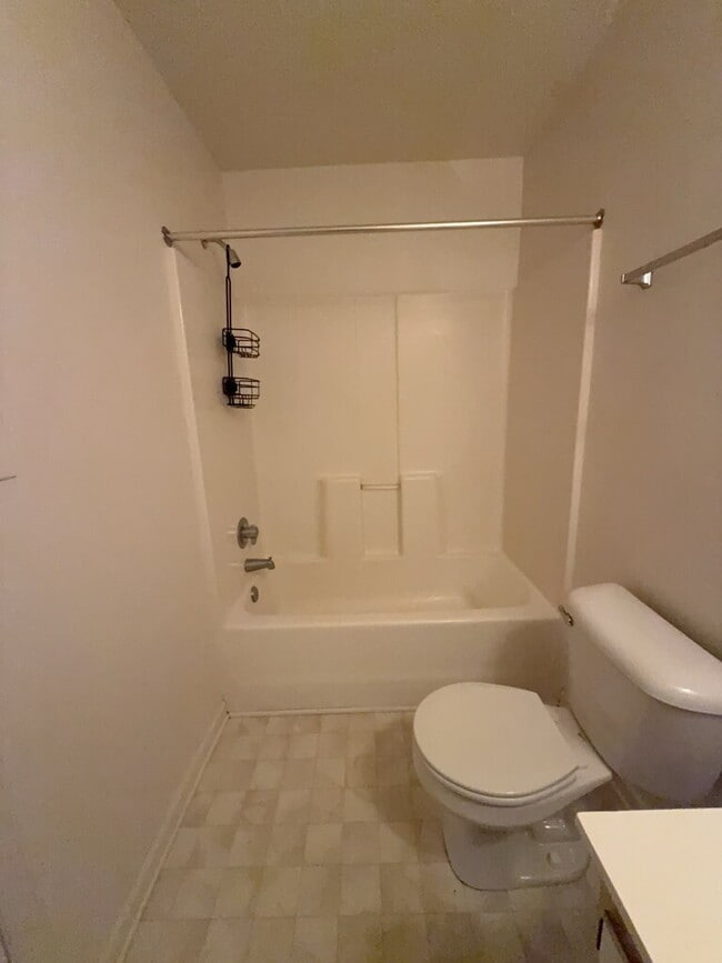 Building Photo - 111 Fairwood Ct
