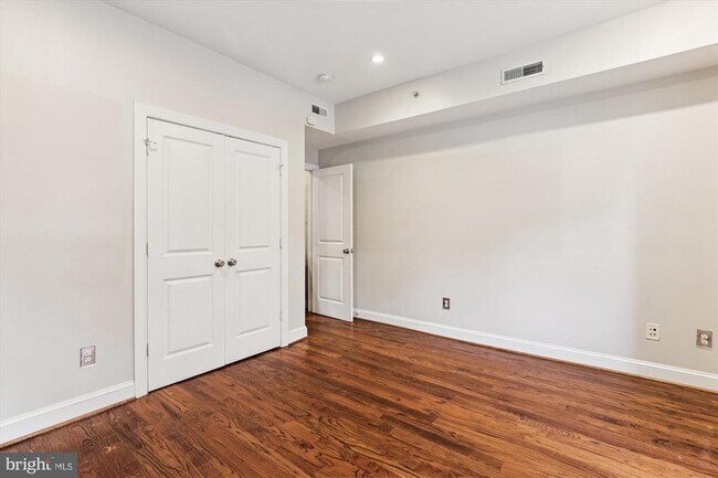 Building Photo - 1116 C St NE