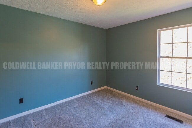 Building Photo - 531 Indian Hills Dr