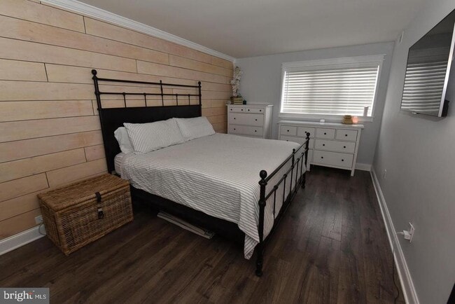 Building Photo - 1666 Parkcrest Cir