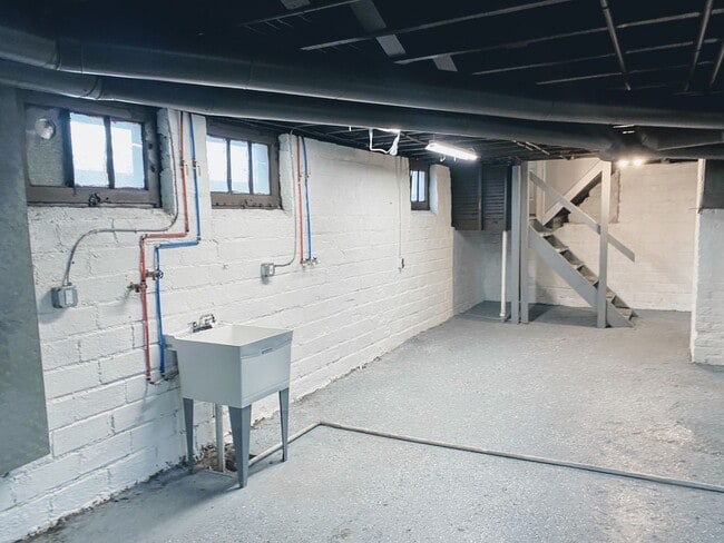 Building Photo - 3586 Chelton Rd