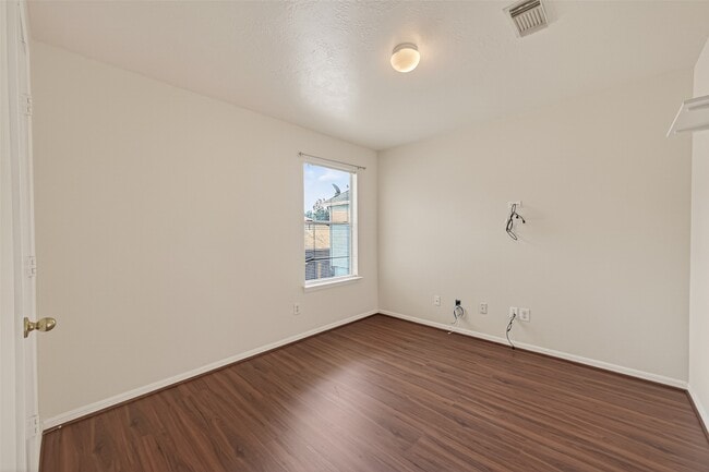 Building Photo - 15903 Timber Chase Dr
