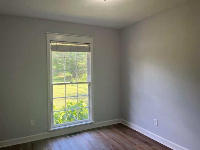Building Photo - 155 McMullen Rd