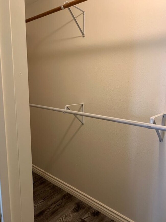 Building Photo - Los Caballeros #211