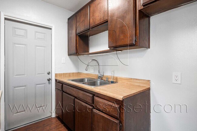 Building Photo - 16702 Orange Way