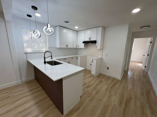 Building Photo - BEAUTIFUL HOME IN HOUSTON. MOVE IN READY!.