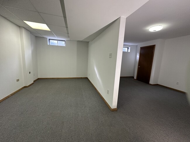 Building Photo - 6497 Maeve Ln