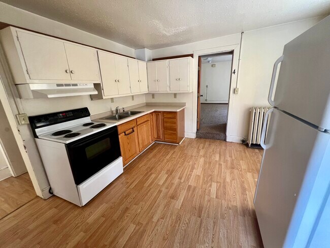 Building Photo - 818 S Barstow St