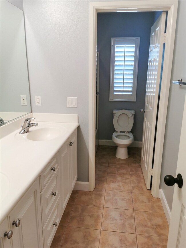 Building Photo - 1318 Swan Loop S