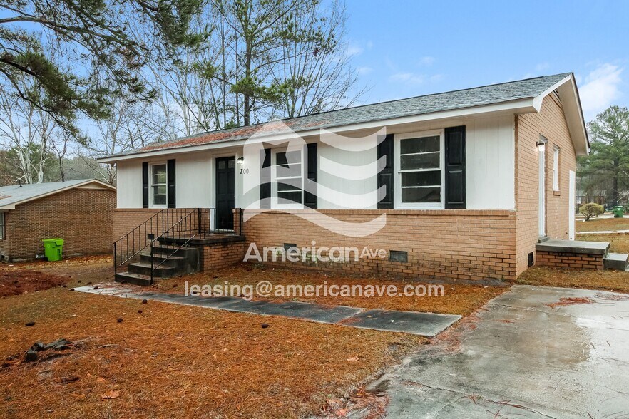 Building Photo - 300 Forestwood Dr