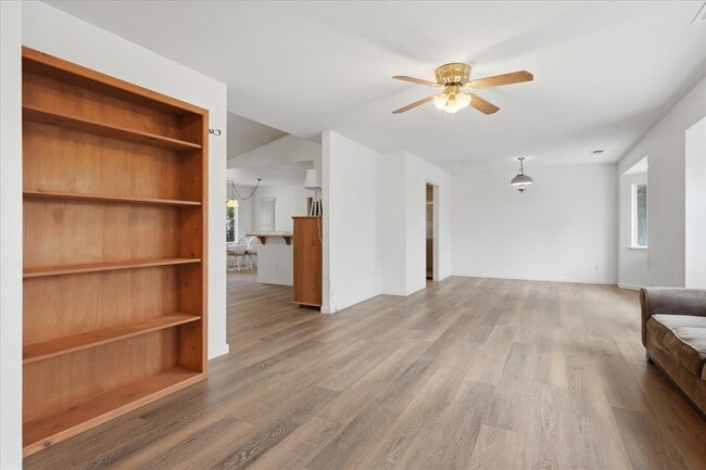 Building Photo - 43379 Leach Rd