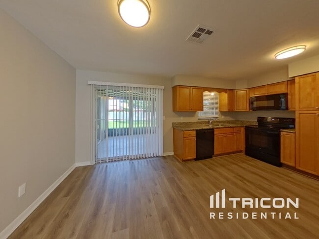 Building Photo - 92 Ventura Dr