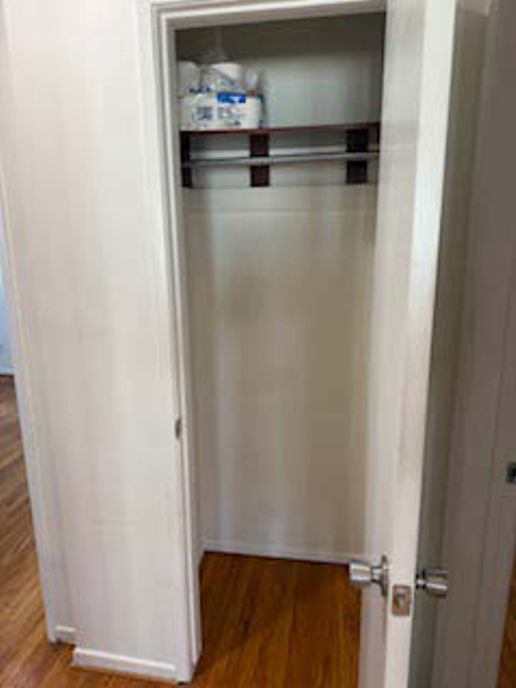 closet - 444 N Hollywood Way