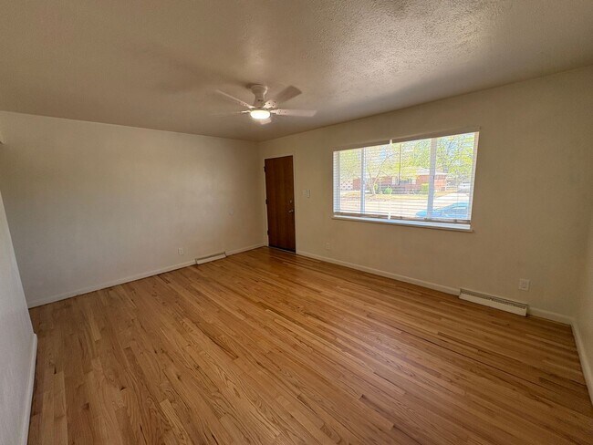 Building Photo - Newly Updated - Spacious 5 Bed 2 Bath Home