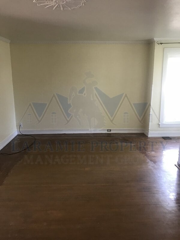 Building Photo - 911 E Steele St