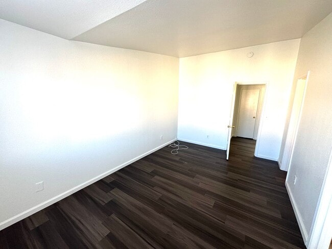 Building Photo - Townhome featuring stylish layout in gated...