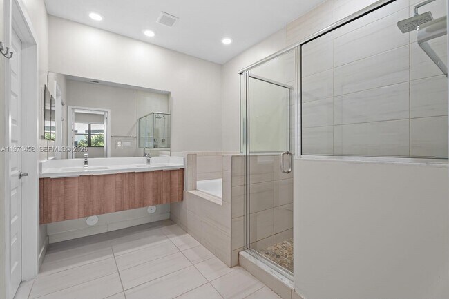 Building Photo - 8058 NW 105th Ct