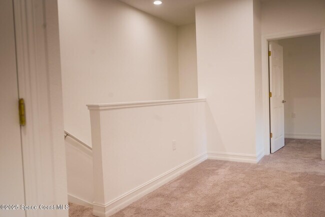 Building Photo - 1475 Isabella Dr