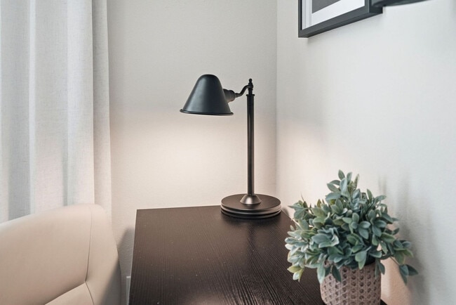 Building Photo - 1702 W Cleveland St