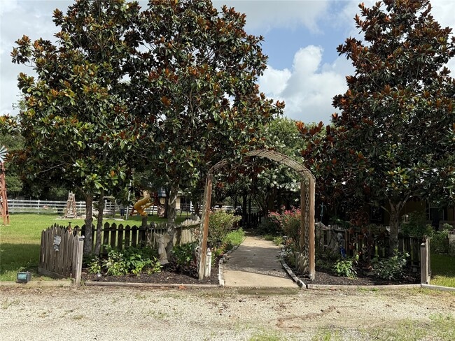 Building Photo - 1166 Manak Rd