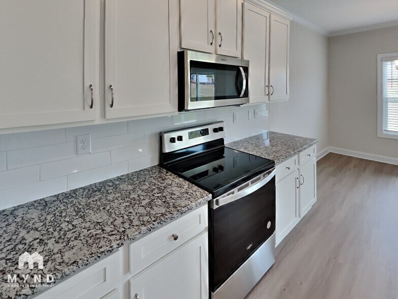 Building Photo - 102 Sina St