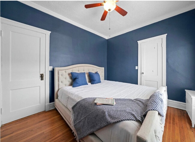 Building Photo - 1067 W Balmoral Ave