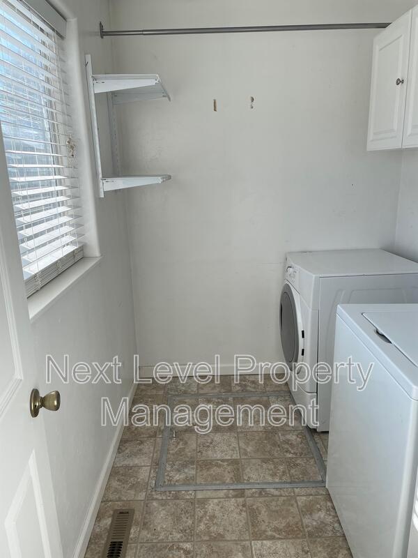 Building Photo - 735 7th Ave E