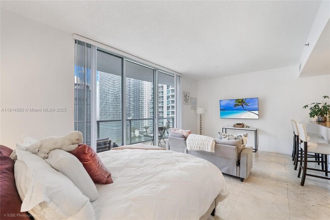 Building Photo - 1060 Brickell Ave
