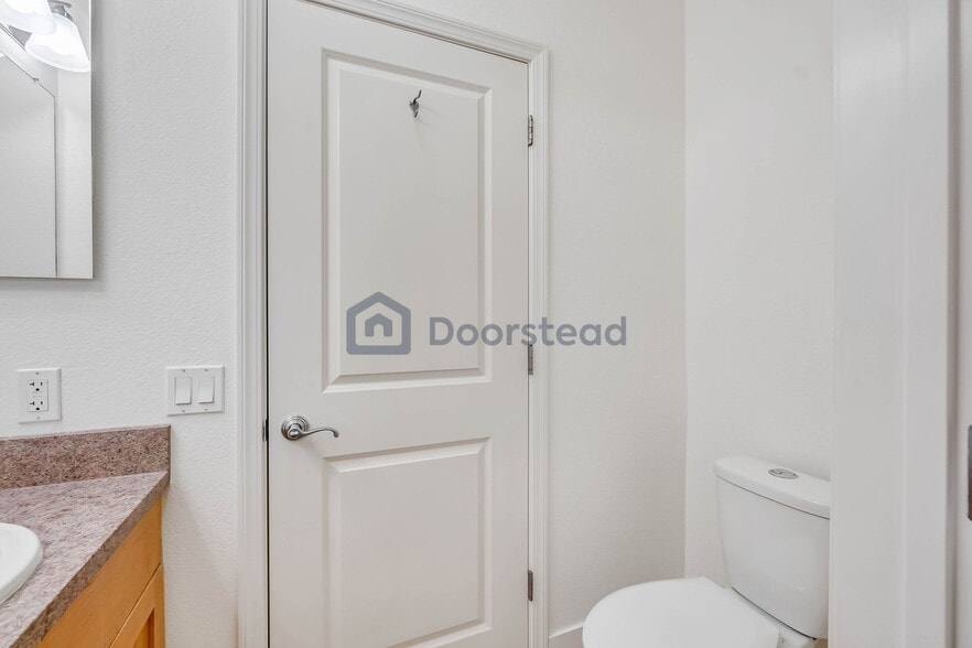 Building Photo - 1561 Brunswig Ln