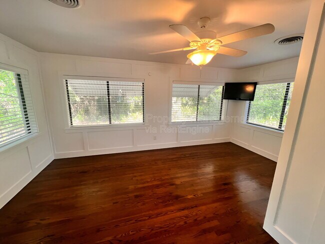 Building Photo - 2011 Howard Dr