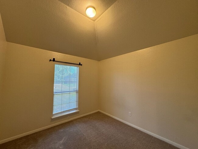 Building Photo - 7819 Woodbury Dr