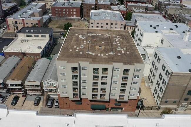 Building Photo - 318 54th St