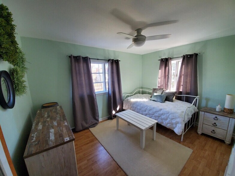 Building Photo - 314 N Grove St