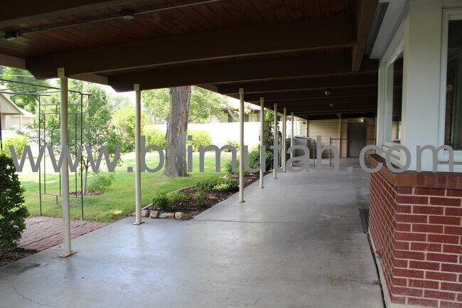 Building Photo - 4192 S Holloway Dr