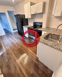 Building Photo - 3 bedroom 1 bath house