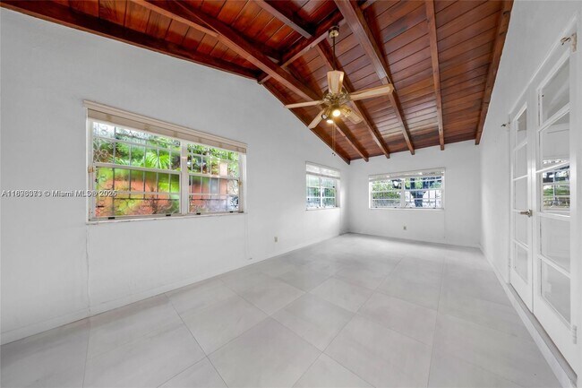 Building Photo - 3600 SW 26th St