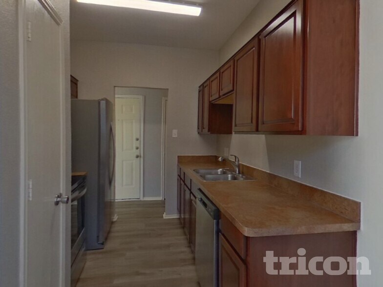 Building Photo - 925 Buffalo Springs Dr