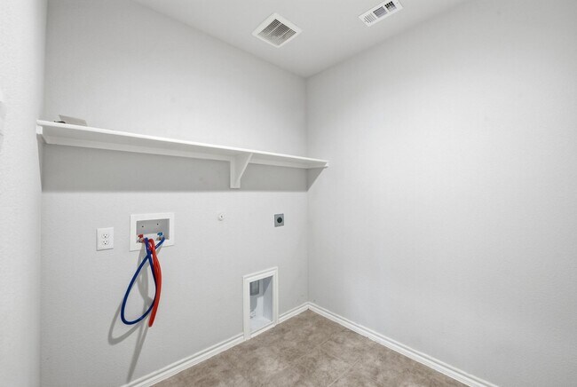 Building Photo - 4 bedroom home in Springtown, Texas