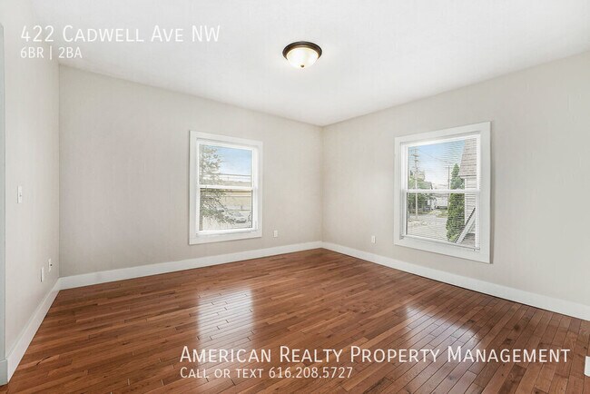 Building Photo - 422 Cadwell Ave NW