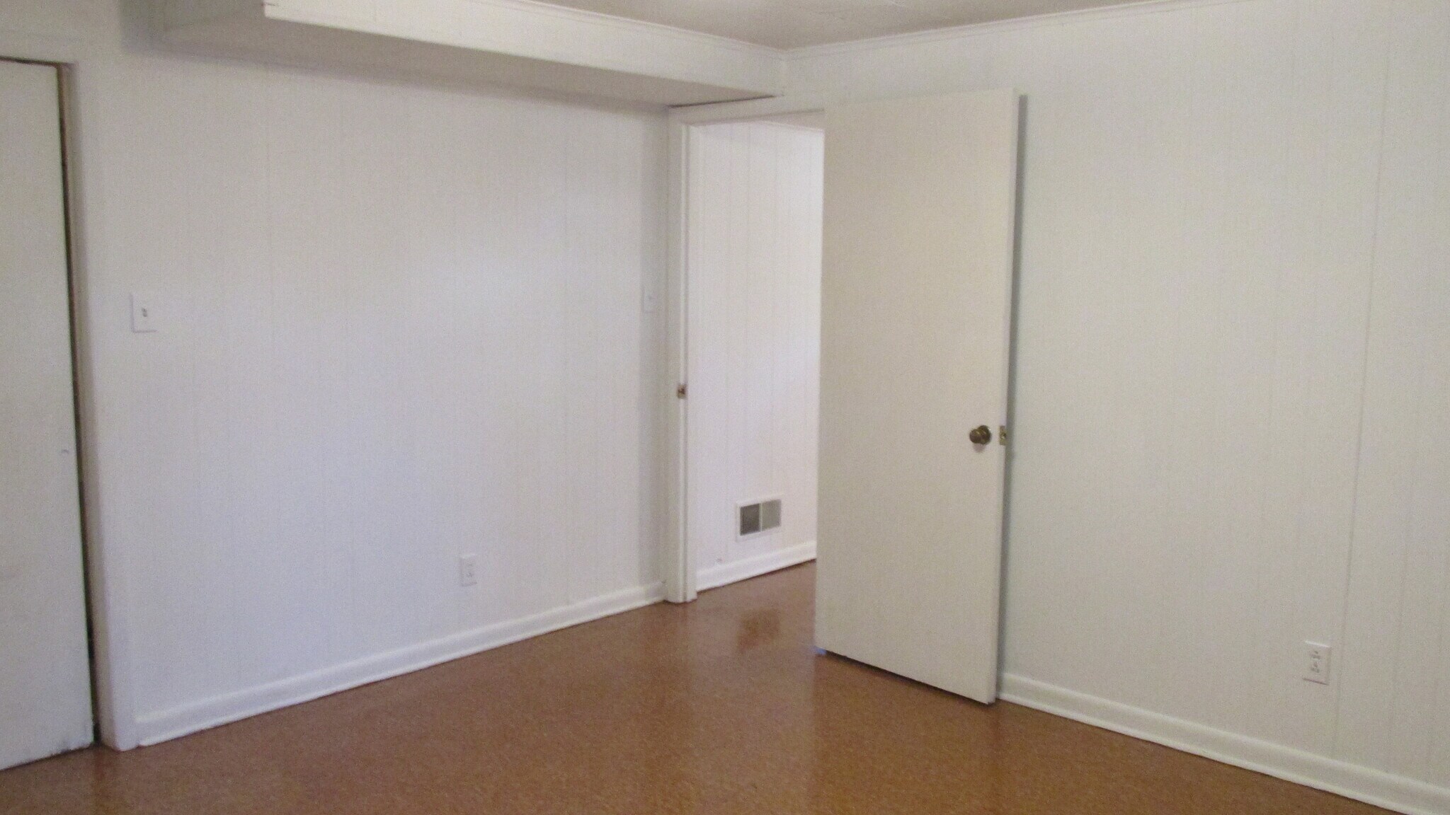 Building Photo - 910 Blenheim Ave