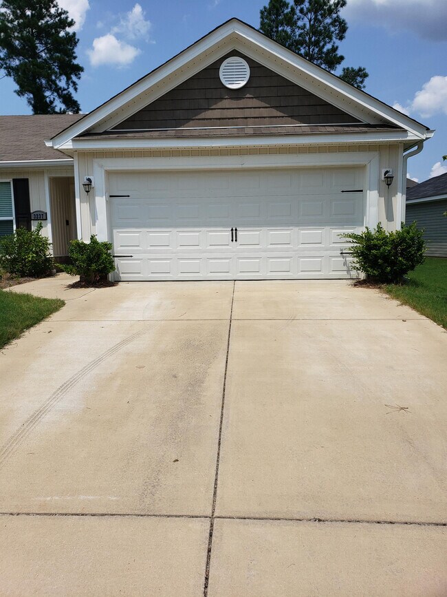 Building Photo - 3237 Alexandria Dr