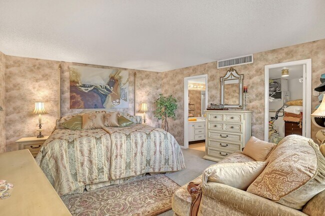 Building Photo - 2800 N Ocean Dr