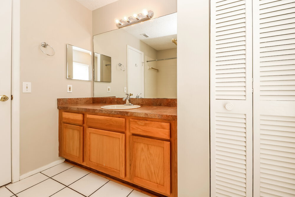 Building Photo - 2024 Shadow Pine Dr