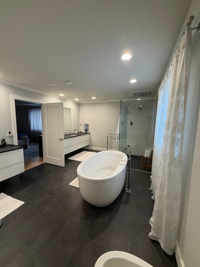 Building Photo - 525 Senon Dr