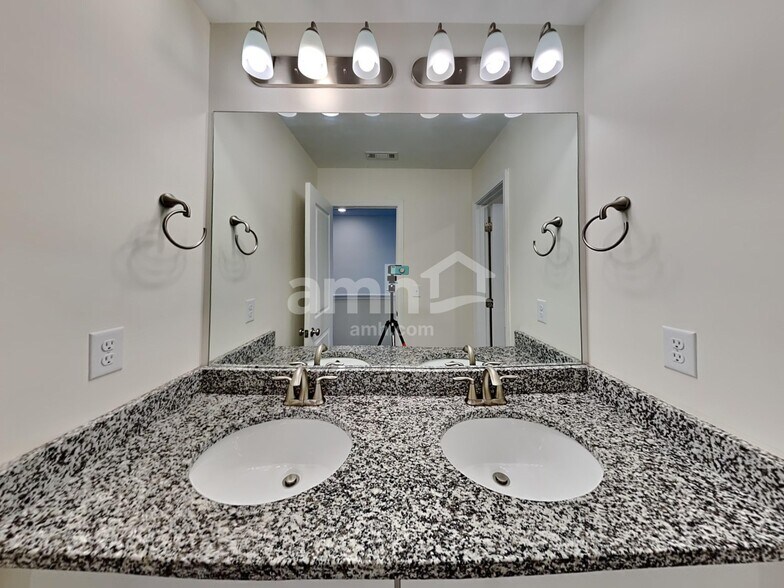 Building Photo - 73 Shelby Ct