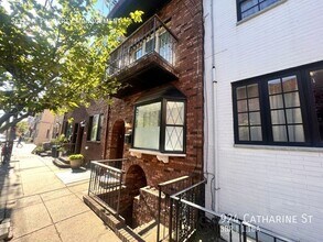 Building Photo - 924 Catharine St