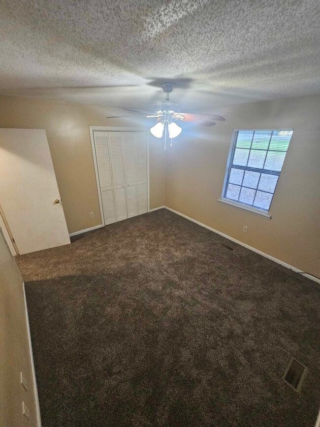 Building Photo - Cute 2 Bedroom 1 Bath Home in Jacksonville