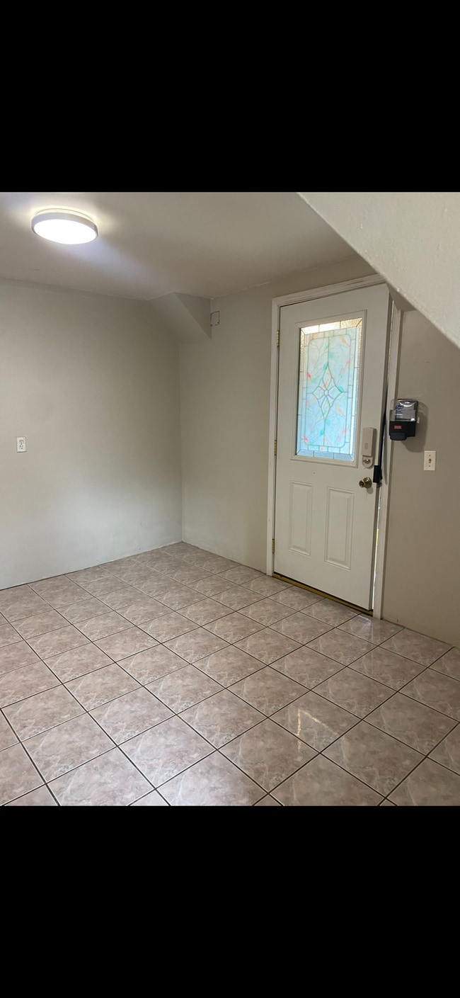 Dining Area - 705 N 16th Ave